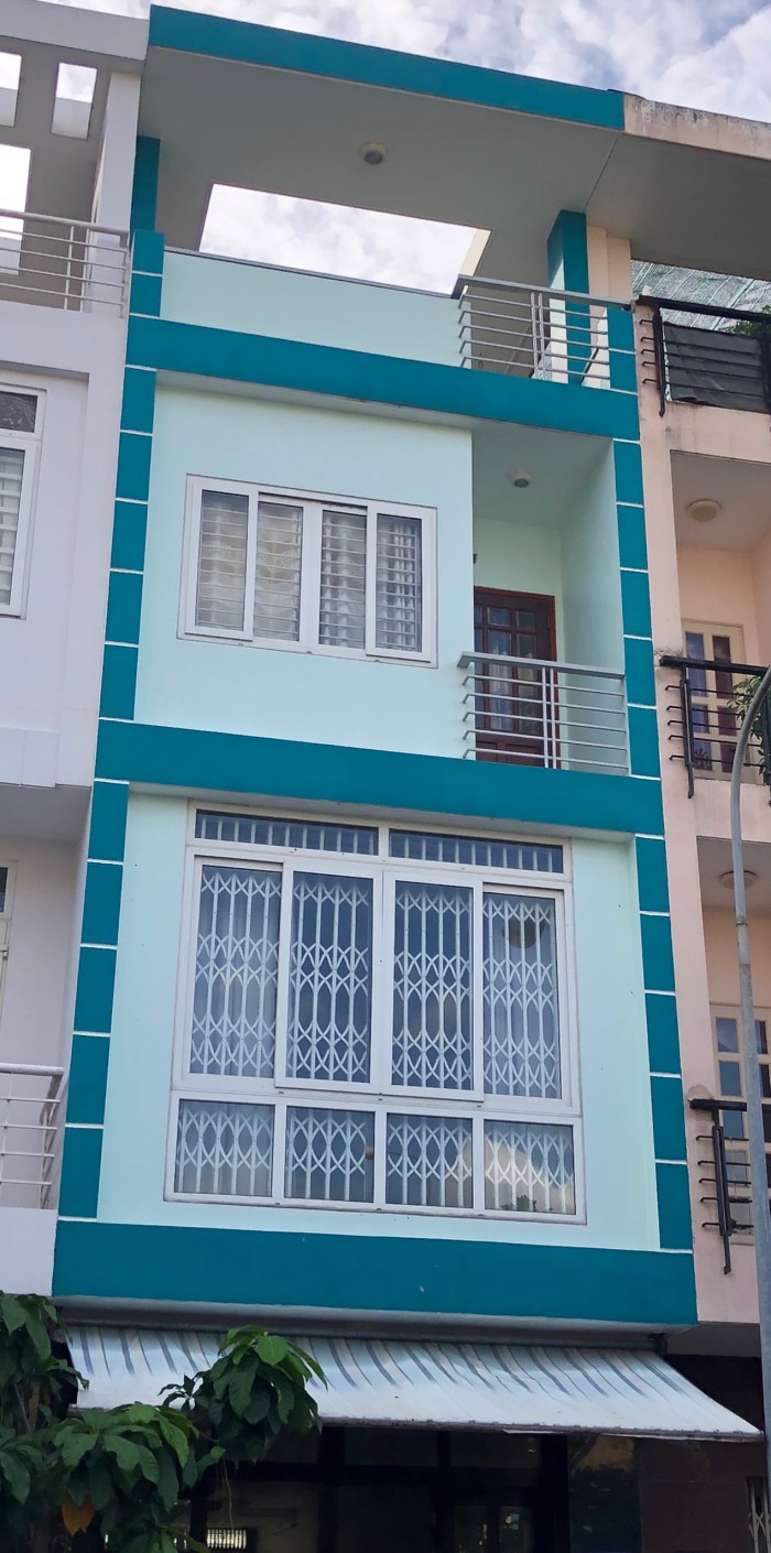 Bán căn nhà 90m2 đường Nguyễn Tất Thành, Q4 giá 2,4 tỷ