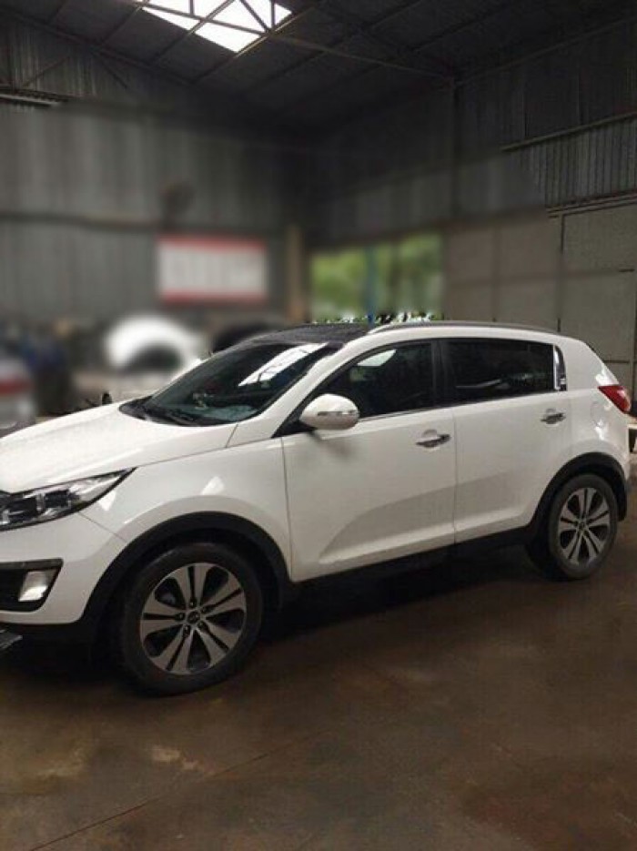 Cần bán gấp Kia Sporttage 2013, trắng ngọc trinh. Xe số tự động