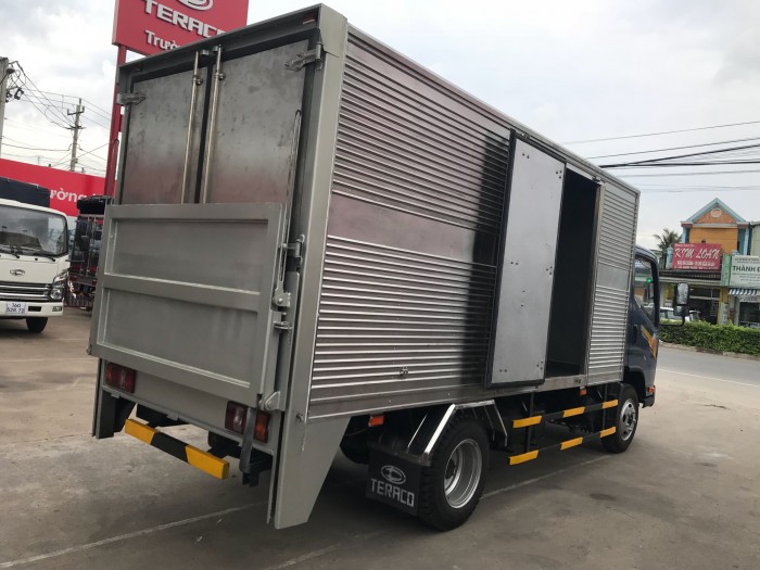 Xe tải thùng kín bửng nâng tải 2,4 tấn Tera240L