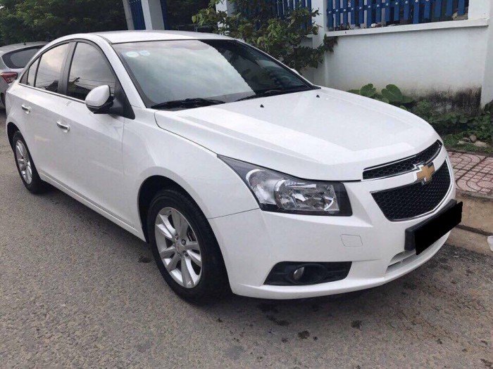 Cần bán xe Chevrolet Cruze 2015 màu trắng ngọc trai
