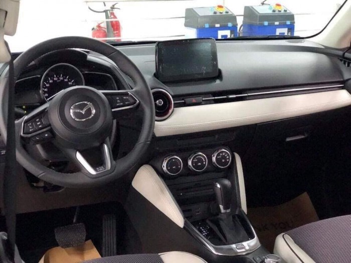 Mazda 2 1.5 Hatchback CBU 2019 nhập khẩu Thái Lan
