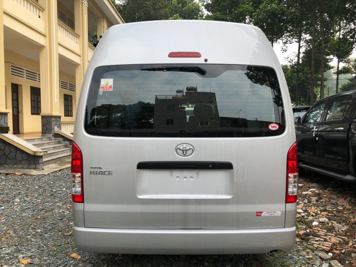 Cần bán Toyota Hiace 3.0L 2018, nhập khẩu 100%, hỗ trợ trả góp LS cố định dài hạn từ 0.58%/tháng