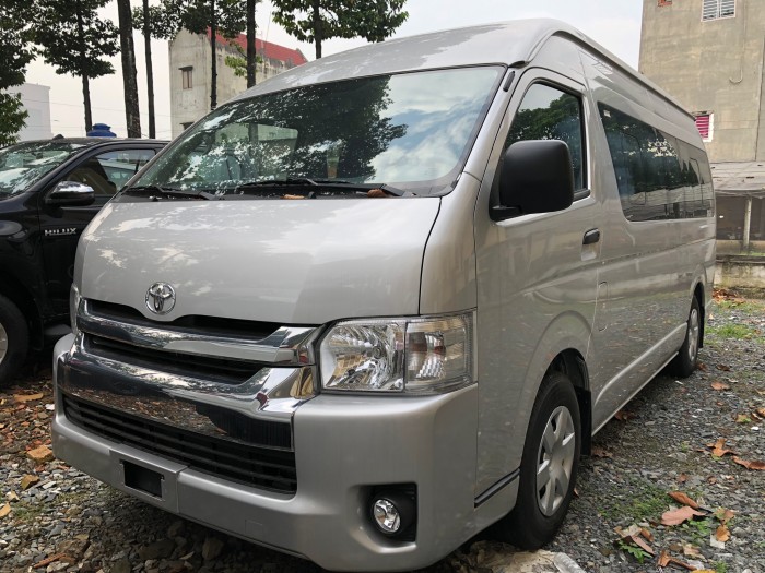 Cần bán Toyota Hiace 3.0L 2018, nhập khẩu 100%, hỗ trợ trả góp LS cố định dài hạn từ 0.58%/tháng
