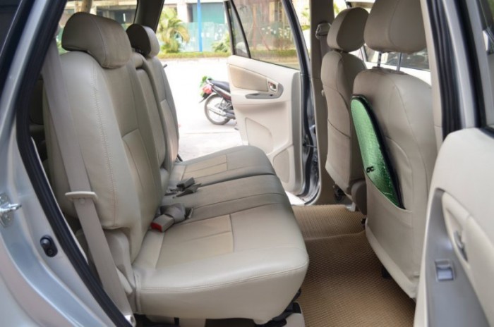 Bán Innova số sàn 2014 màu bạc form mới rất đẹp. Xe gia đình