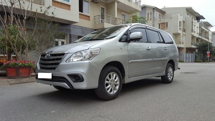 Bán Innova số sàn 2014 màu bạc form mới rất đẹp. Xe gia đình