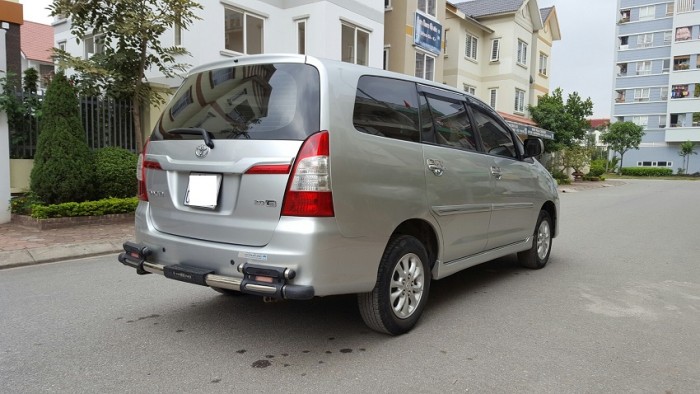 Bán Innova số sàn 2014 màu bạc form mới rất đẹp. Xe gia đình