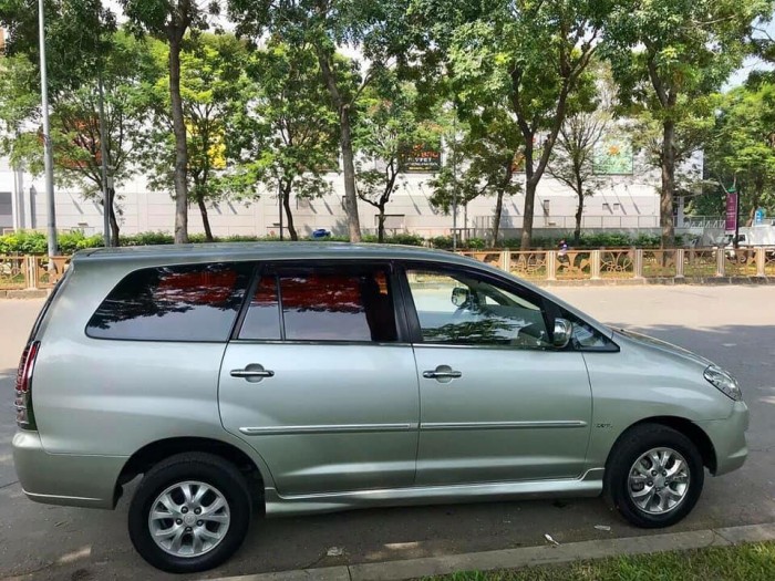 Bán xe Toyota Innova  2007 bản G màu bạc. Xe số sàn