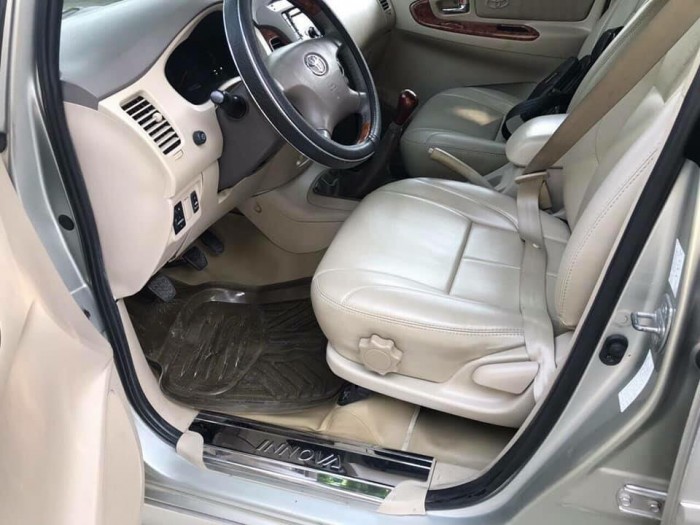 Bán xe Toyota Innova  2007 bản G màu bạc. Xe số sàn