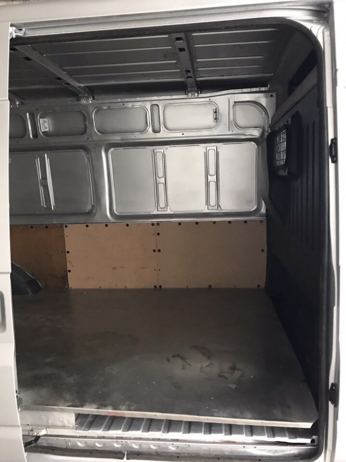 Bán nhanh Ford Transit 2010 đk 2011 bán tải số sàn dầu 6 chỗ 900kg màu bạc