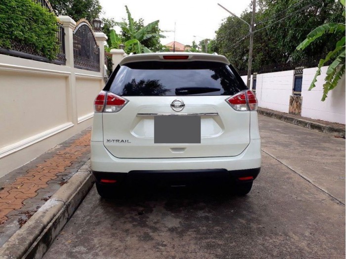 Cần tiền bán gấp Xtrail nissan 2017 đk 2018, số tự động, màu trắng