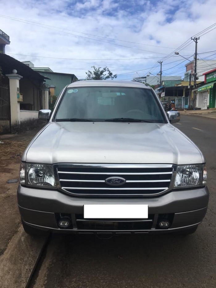 Bán gấp Ford Everest 2006  form 2007, số sàn máy dầu màu xám bạc
