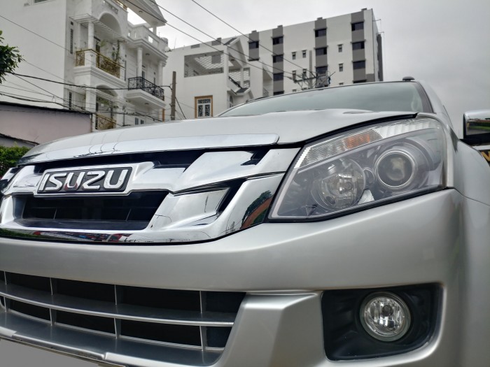 Cần bán Isuzu Dmax số sàn 2016 màu bạc bản full đẹp tuyêt vời