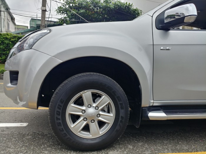 Cần bán Isuzu Dmax số sàn 2016 màu bạc bản full đẹp tuyêt vời