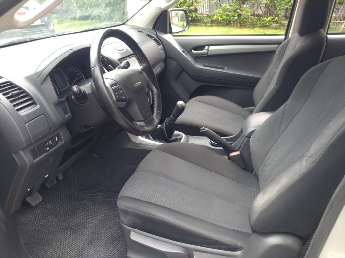 Cần bán Isuzu Dmax số sàn 2016 màu bạc bản full đẹp tuyêt vời