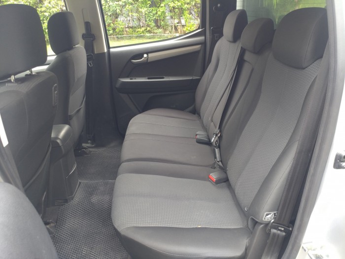 Cần bán Isuzu Dmax số sàn 2016 màu bạc bản full đẹp tuyêt vời