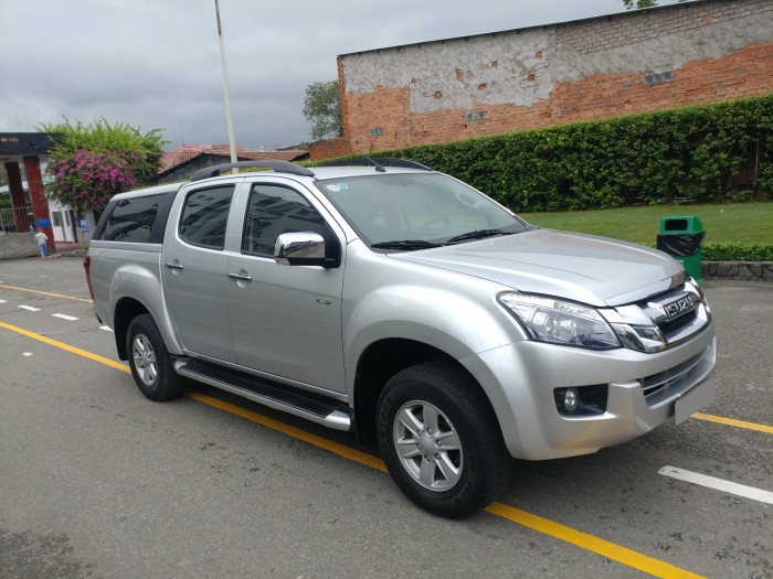 Cần bán Isuzu Dmax số sàn 2016 màu bạc bản full đẹp tuyêt vời