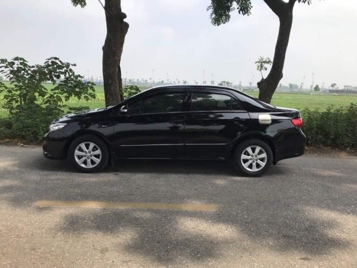 Cần bán gấp Toyota Altis 2009 số sàn màu đen