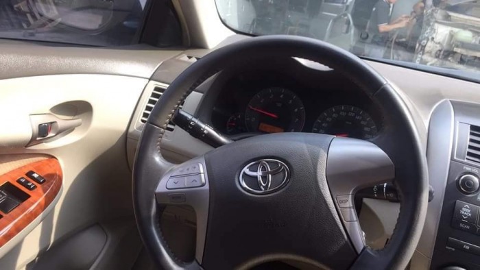 Cần bán gấp Toyota Altis 2009 số sàn màu đen