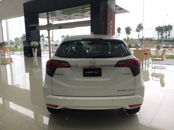 Honda HR-V 1.8 L màu Trắng giao ngay tháng 11