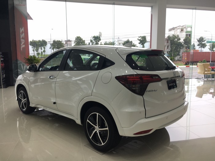 Honda HR-V 1.8 L màu Trắng giao ngay tháng 11