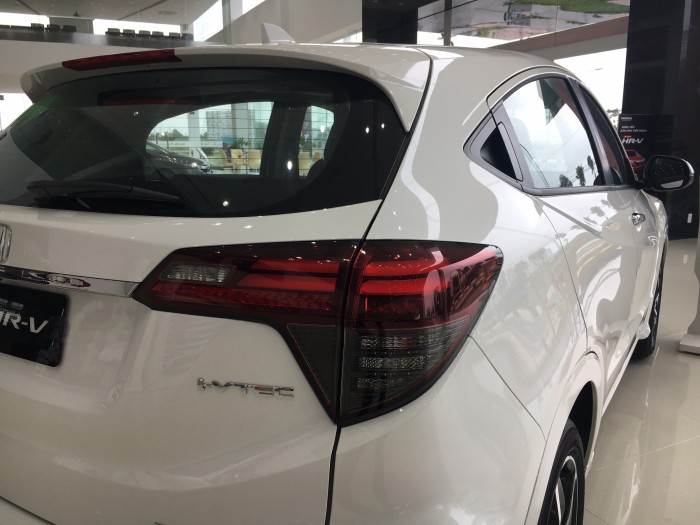 Honda HR-V 1.8 L màu Trắng giao ngay tháng 11