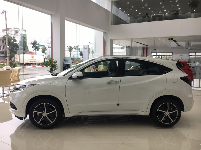Honda HR-V 1.8 L màu Trắng giao ngay tháng 11