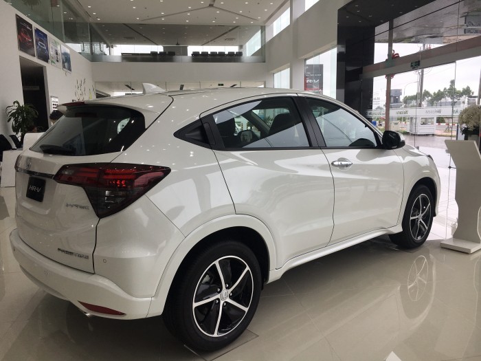 Honda HR-V 1.8 L màu Trắng giao ngay tháng 11