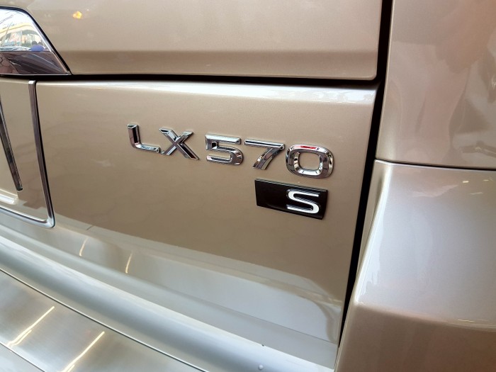 Bán xe Lexus LX SuperSport sx 2018, màu vàng cát, nhập khẩu nguyên chiếc LH: 0982.842838