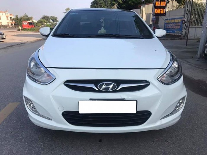 Bán xe Huyndai Accent 2012,màu trắng số sàn. Xe cọp zin