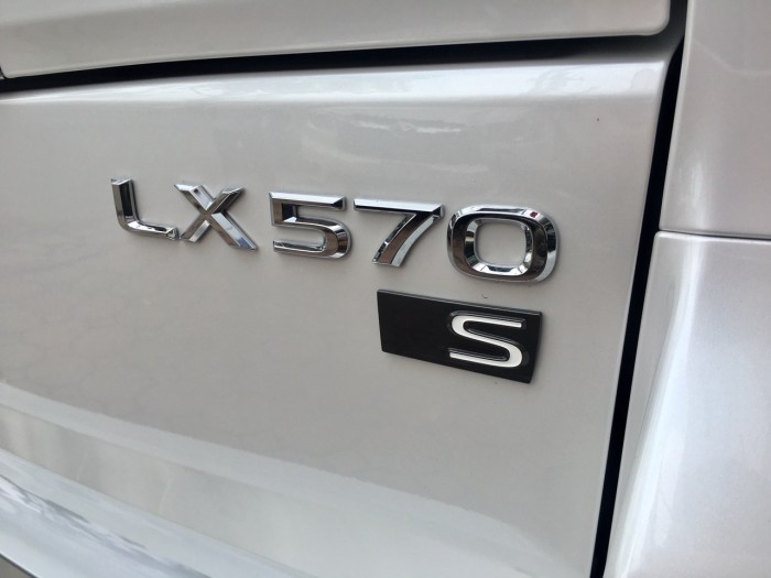 Bán xe Lexus LX 570 Super Sports năm sản xuất 2018, màu trắng, nhập khẩu Trung Đông