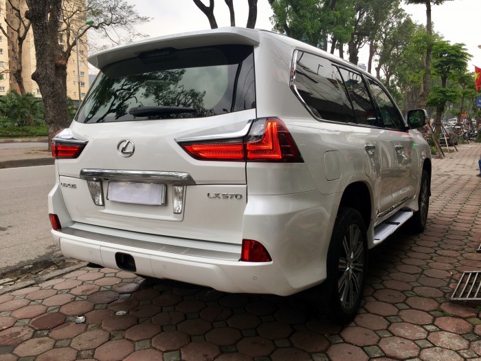 Bán ô tô Lexus LX 570 5.7 AT, sản xuất 2016, màu trắng, nhập khẩu Trung Đông, xe siêu lướt. LH: 0982.842838