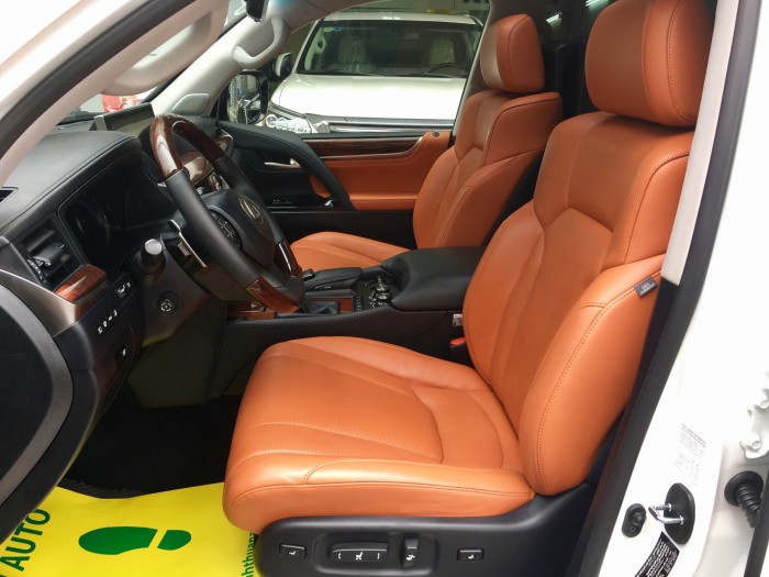 Bán ô tô Lexus LX 570 5.7 AT, sản xuất 2016, màu trắng, nhập khẩu Trung Đông, xe siêu lướt. LH: 0982.842838