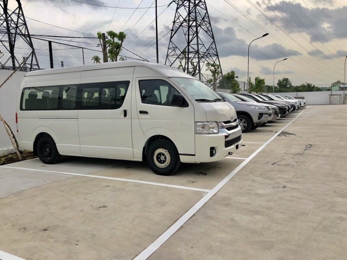 Báo Giá Khuyến Mãi Cực Tốt Cho Dòng Xe Toyota Hiace (cá mập) 2019.