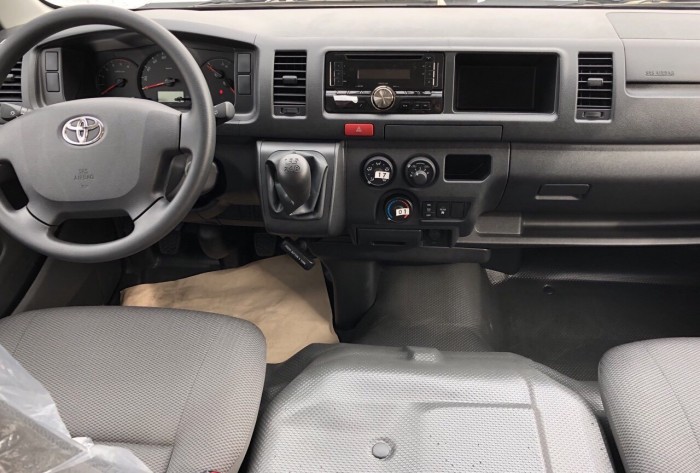 Báo Giá Khuyến Mãi Cực Tốt Cho Dòng Xe Toyota Hiace (cá mập) 2019.