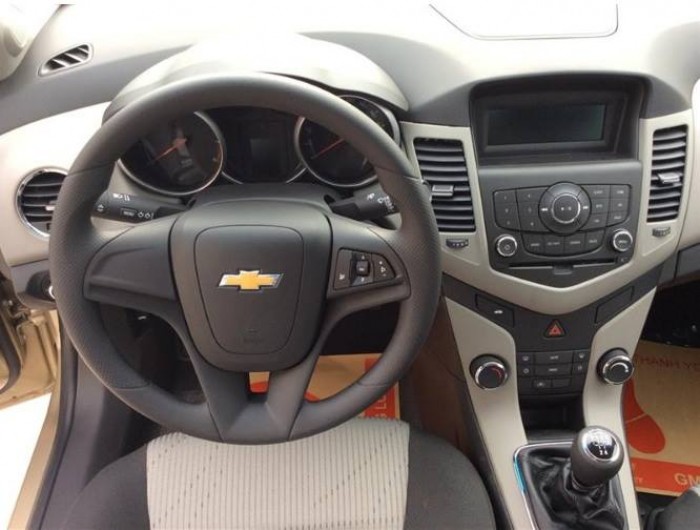 Bán nhanh Chevrolet Cruze 2015 màu vàng cát. Xe số sàn