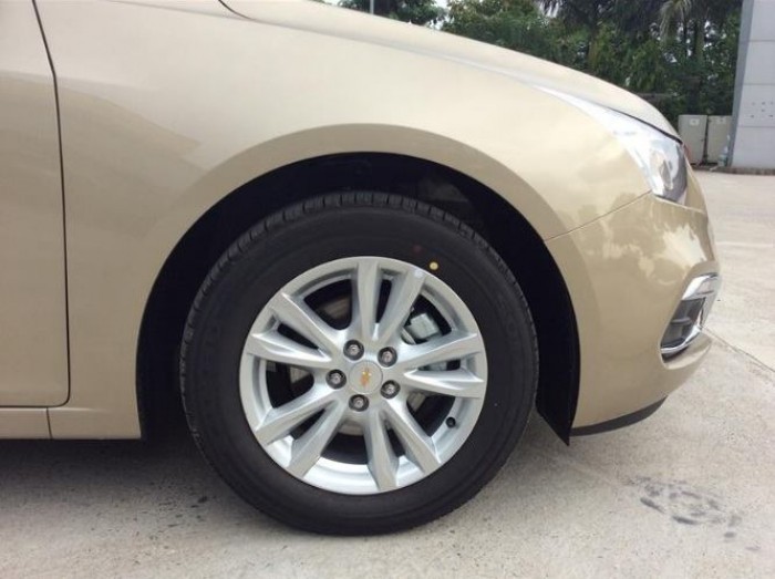 Bán nhanh Chevrolet Cruze 2015 màu vàng cát. Xe số sàn