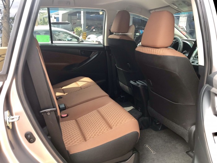 Bán xe siêu lướt Innova 2018 Số sàn, giá siêu tốt giảm nhiều