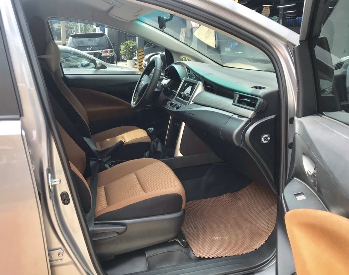 Bán xe siêu lướt Innova 2018 Số sàn, giá siêu tốt giảm nhiều