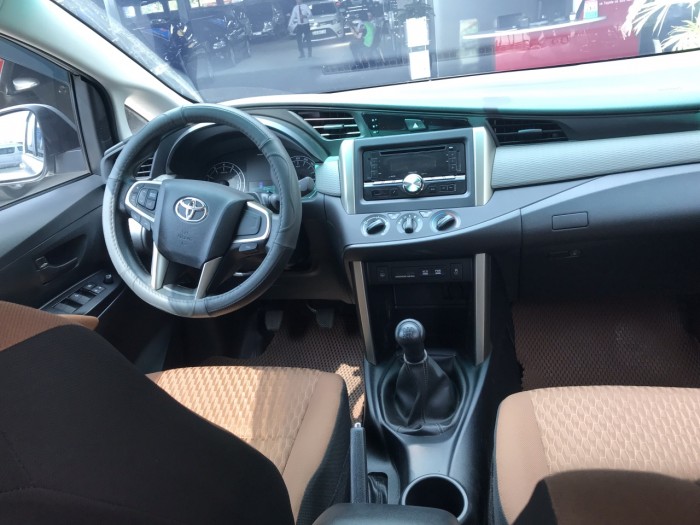 Bán xe siêu lướt Innova 2018 Số sàn, giá siêu tốt giảm nhiều