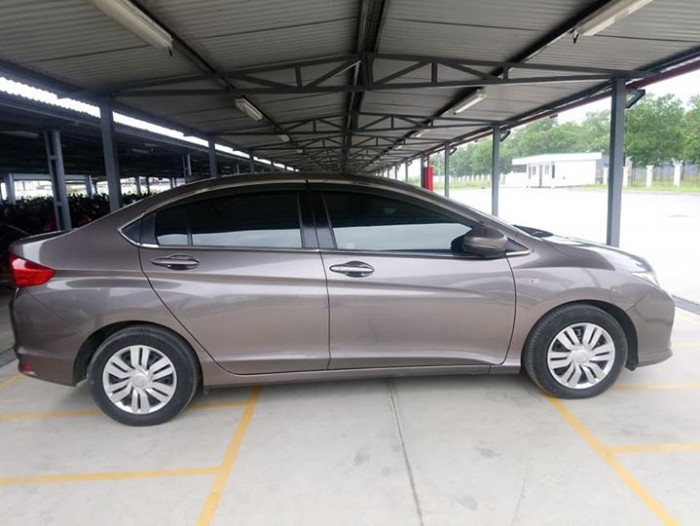 Cần bán gấp xe Honda City 2016 số sàn. Xe màu nâu cafe