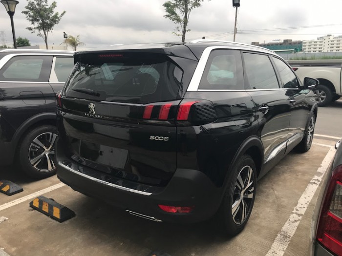 xe 7 chỗ giao liền Peugeot 5008 - xe sang Pháp - KM hấp dẫn bất ngờ - đủ màu - có xe giao liền