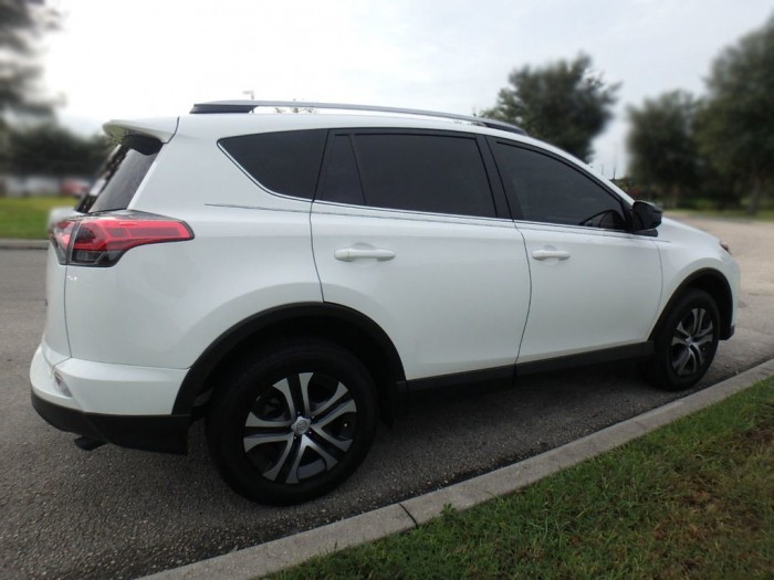 Đi nước ngoài cần bán Rav4 LE 2017, nhập Nhật