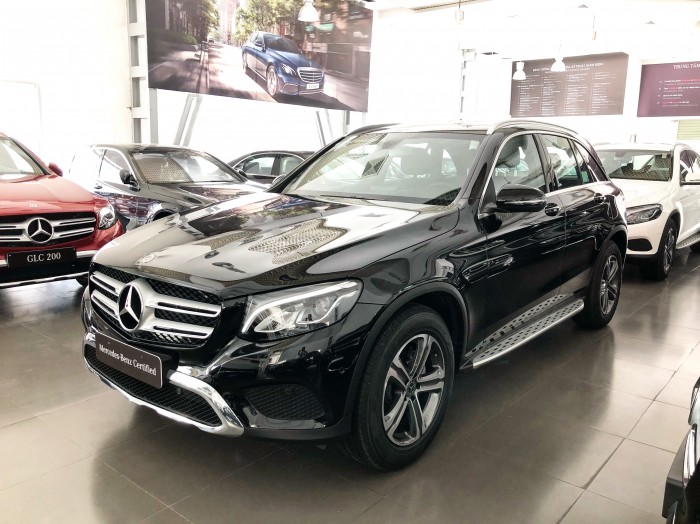 Cần bán gấp Mercedes GLC200 Đen 2018 chạy lướt giá tốt