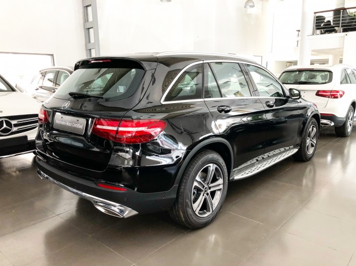 Cần bán gấp Mercedes GLC200 Đen 2018 chạy lướt giá tốt