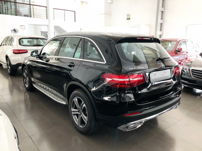 Cần bán gấp Mercedes GLC200 Đen 2018 chạy lướt giá tốt