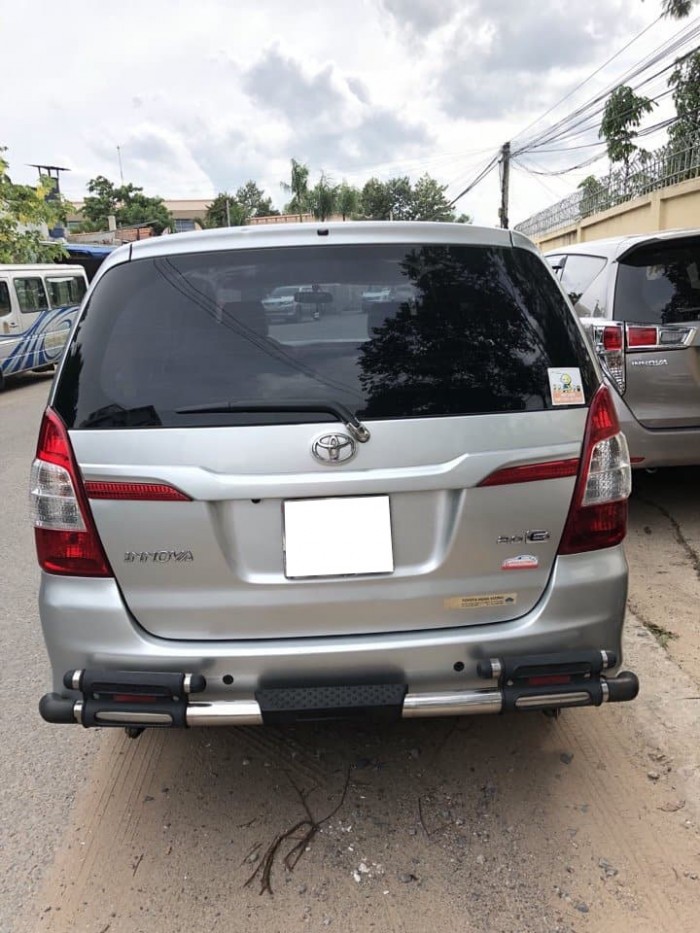 Cần bán gấp Toyota Innova 2015 màu bạc,xe gđ đi rất kĩ