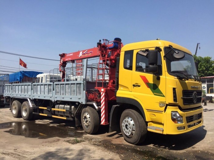 XE TẢI CẨU 4 CHÂN DONGFENG MỚI