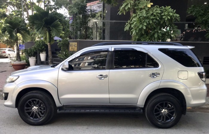 Fortuner 2.5L - máy dầu -2015