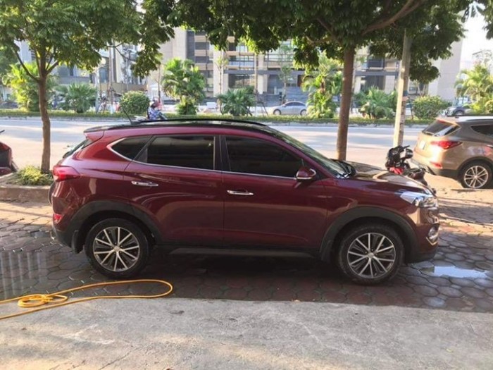 Bán xe Huyndai Tucson 2015 màu đỏ đô. Số tự động máy 2.0 Full option