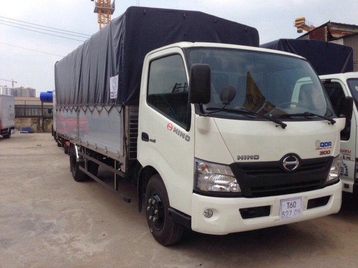 Xe tải Hino 3.5 tấn thùng mui bạt, trả trước 100 triệu giao xe trong ngày